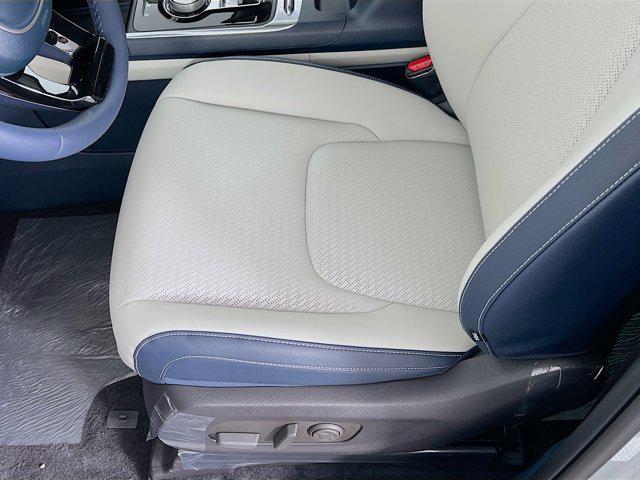 new 2025 Kia Carnival Hybrid car, priced at $53,486