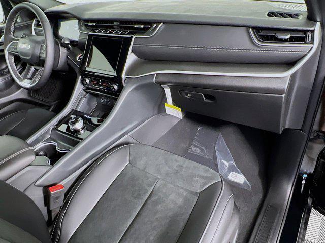 new 2025 Jeep Grand Cherokee car, priced at $42,708