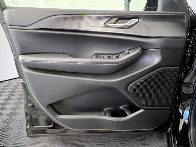 new 2025 Jeep Grand Cherokee car, priced at $42,708