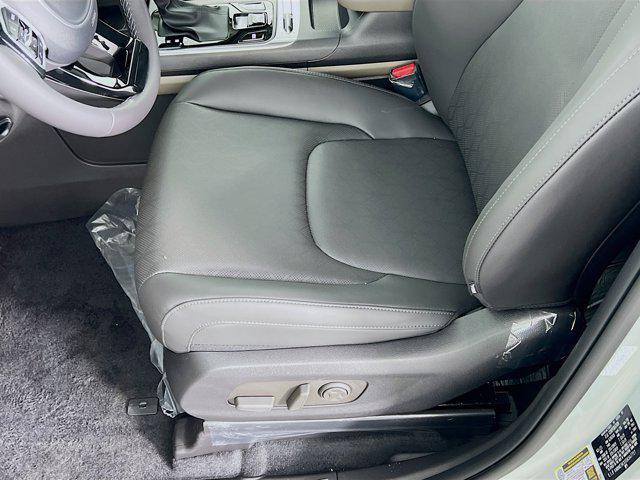 new 2025 Kia Carnival car, priced at $45,238