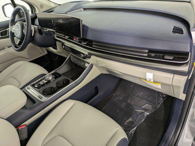 new 2025 Kia Carnival Hybrid car, priced at $53,660