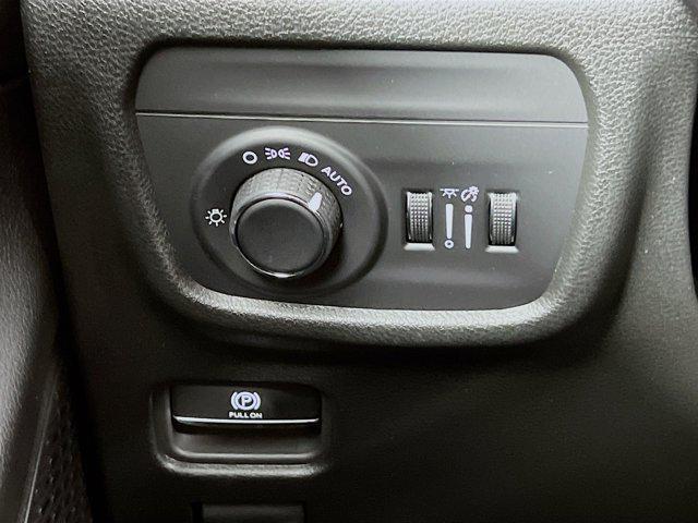 new 2025 Jeep Grand Cherokee car, priced at $42,708