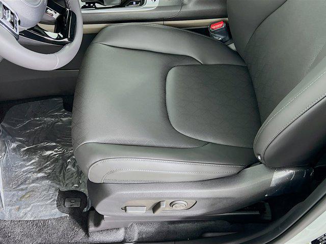 new 2025 Kia Carnival car, priced at $45,366