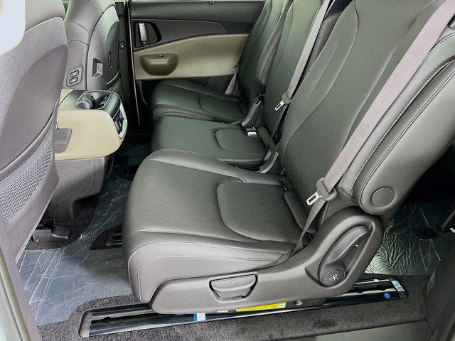 new 2025 Kia Carnival car, priced at $45,366