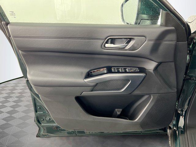 new 2025 Nissan Pathfinder car, priced at $43,667