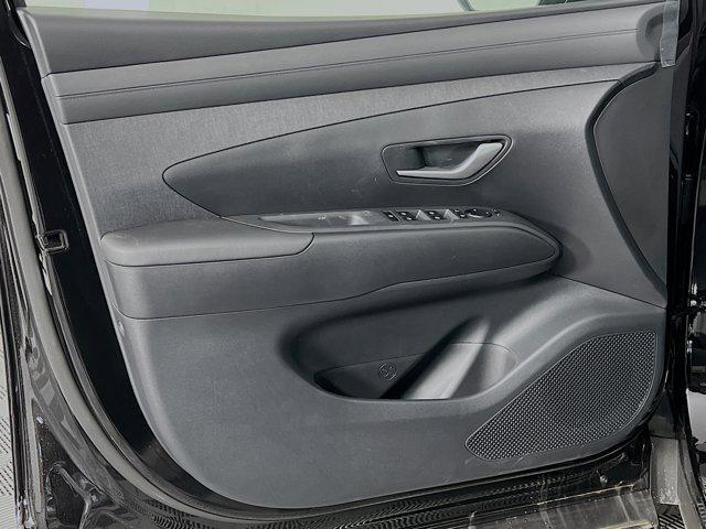 new 2025 Hyundai TUCSON Hybrid car, priced at $37,639