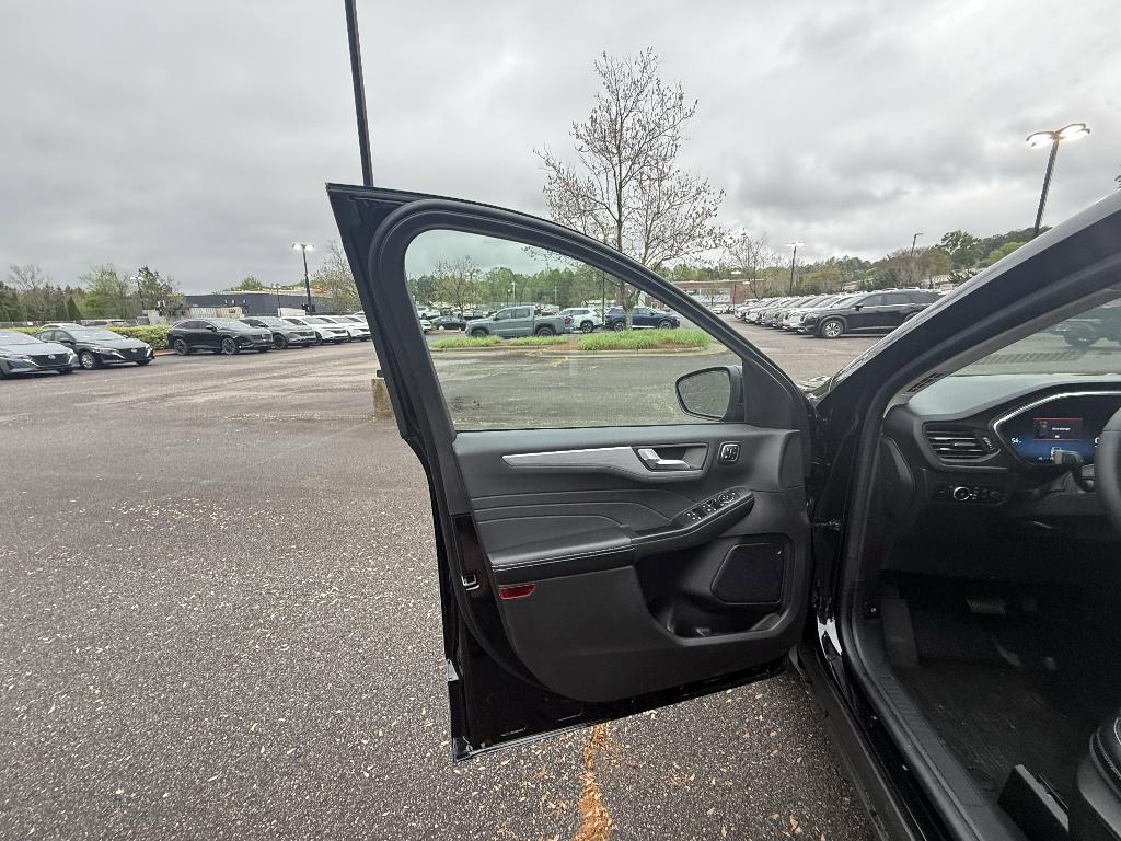 used 2023 Ford Escape car, priced at $28,950