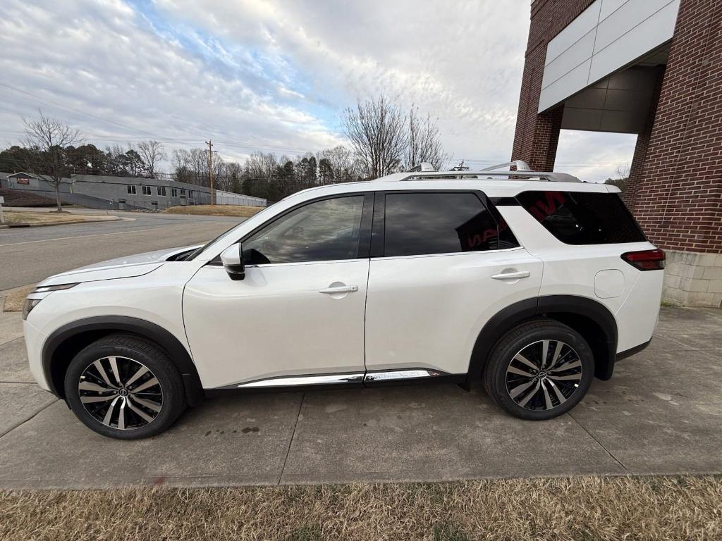 new 2025 Nissan Pathfinder car, priced at $51,190