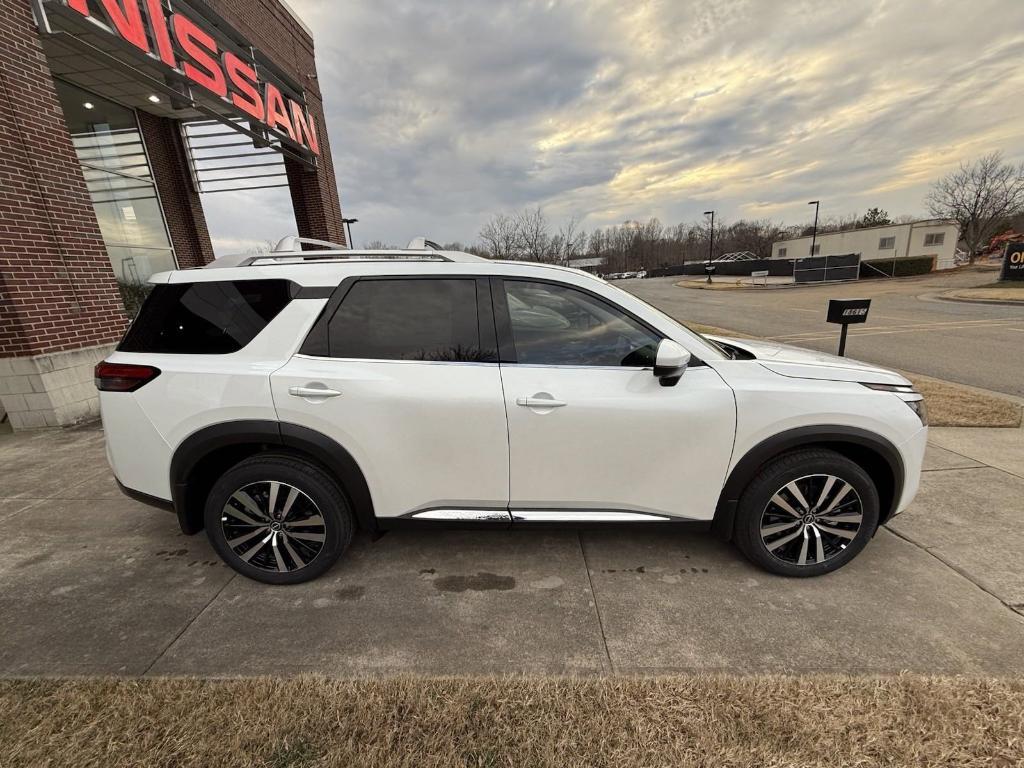 new 2025 Nissan Pathfinder car, priced at $51,190