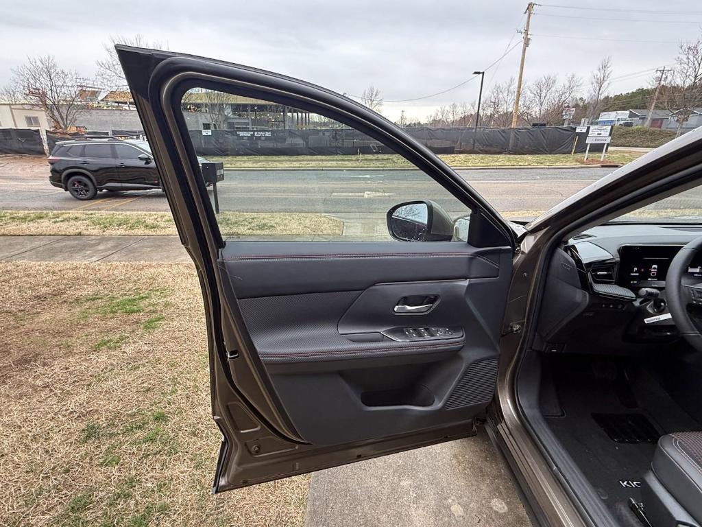 new 2025 Nissan Kicks car, priced at $29,975