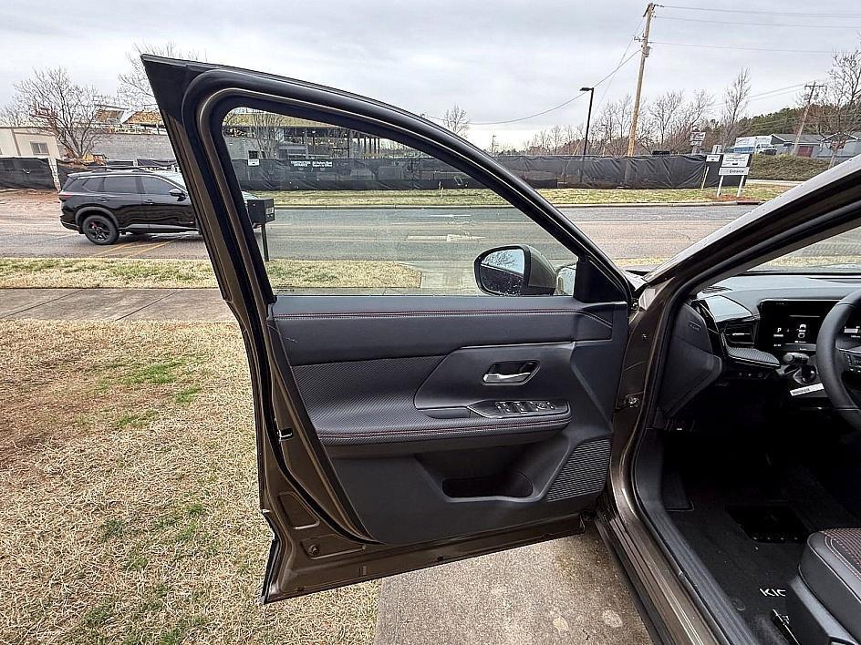 new 2025 Nissan Kicks car, priced at $29,975
