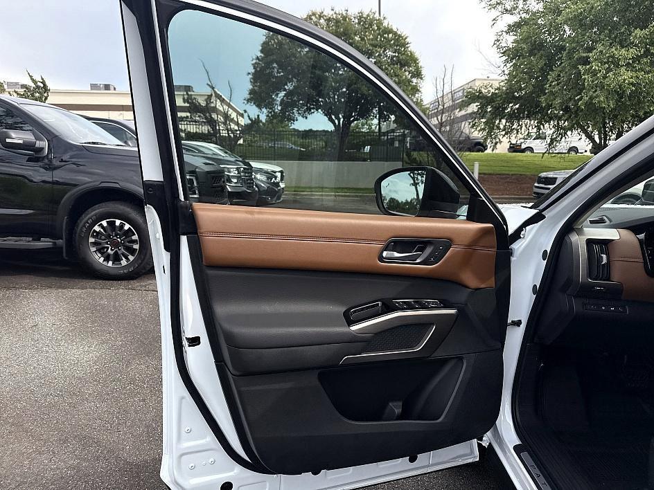 new 2025 Nissan Pathfinder car, priced at $48,209