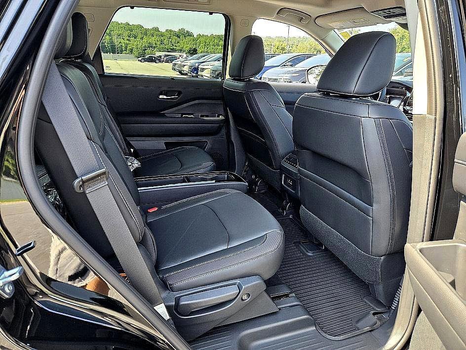 new 2025 Nissan Pathfinder car, priced at $43,656