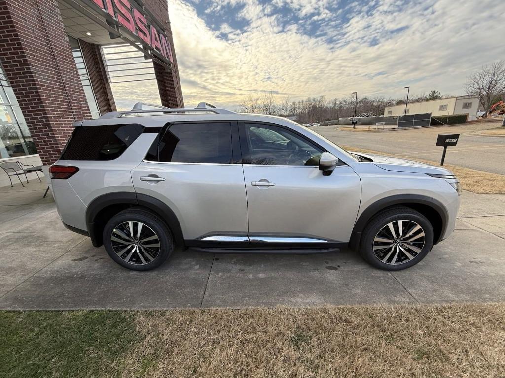 new 2025 Nissan Pathfinder car, priced at $50,985