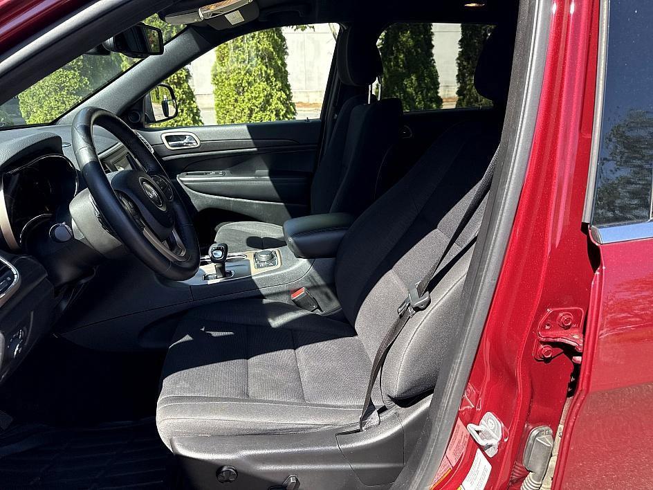 used 2015 Jeep Grand Cherokee car, priced at $13,803