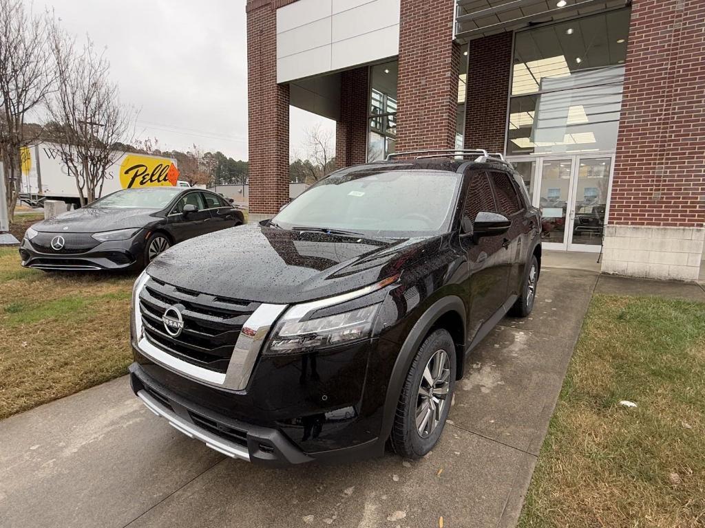 new 2025 Nissan Pathfinder car, priced at $43,860