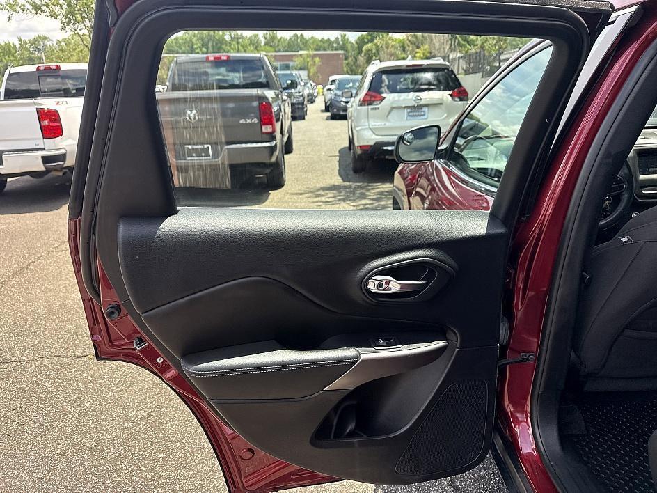 used 2019 Jeep Cherokee car, priced at $15,431
