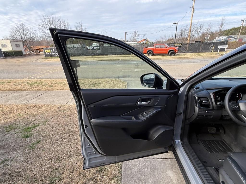 new 2025 Nissan Rogue car, priced at $36,475