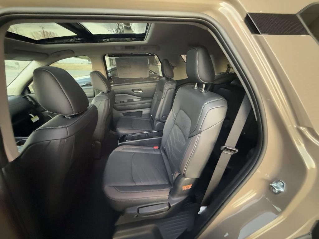 new 2025 Nissan Pathfinder car, priced at $54,290