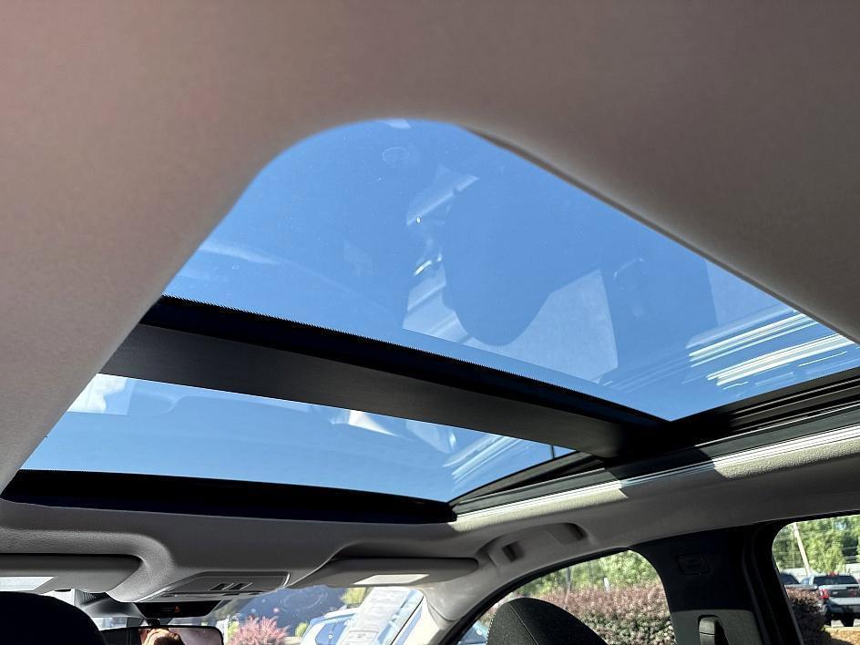 new 2025 Nissan Kicks car, priced at $25,255