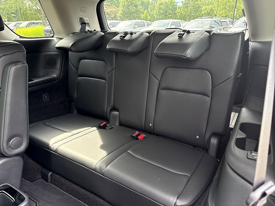 new 2025 Nissan Pathfinder car, priced at $48,298