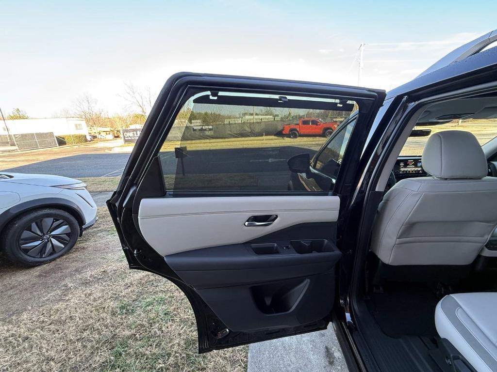 new 2025 Nissan Pathfinder car, priced at $44,850