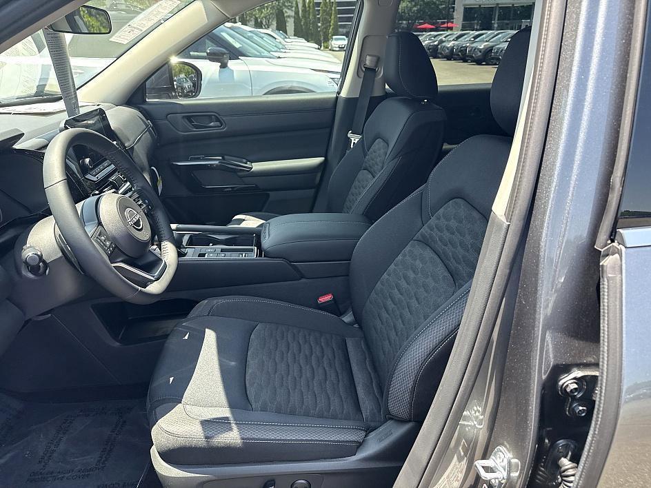 new 2025 Nissan Pathfinder car, priced at $38,205