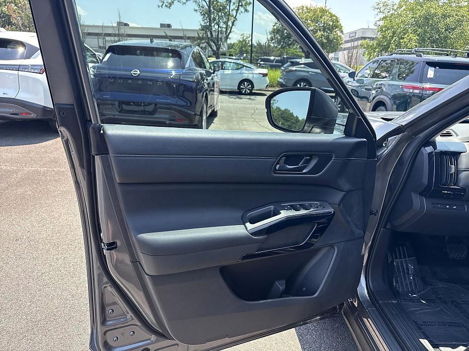 new 2025 Nissan Pathfinder car, priced at $38,205