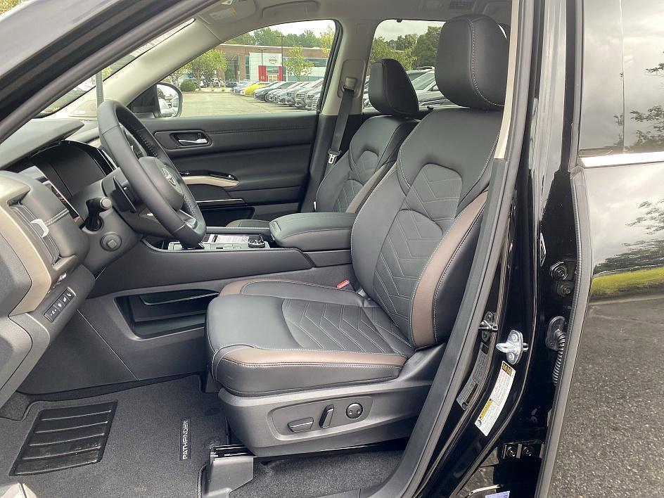 new 2025 Nissan Pathfinder car, priced at $44,059