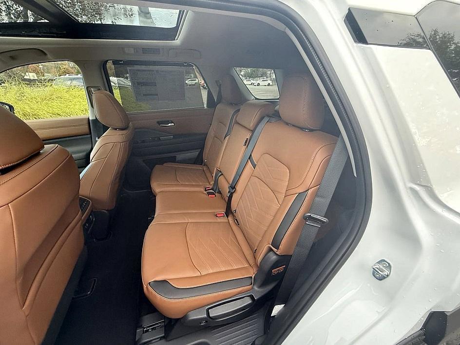 new 2025 Nissan Pathfinder car, priced at $48,290