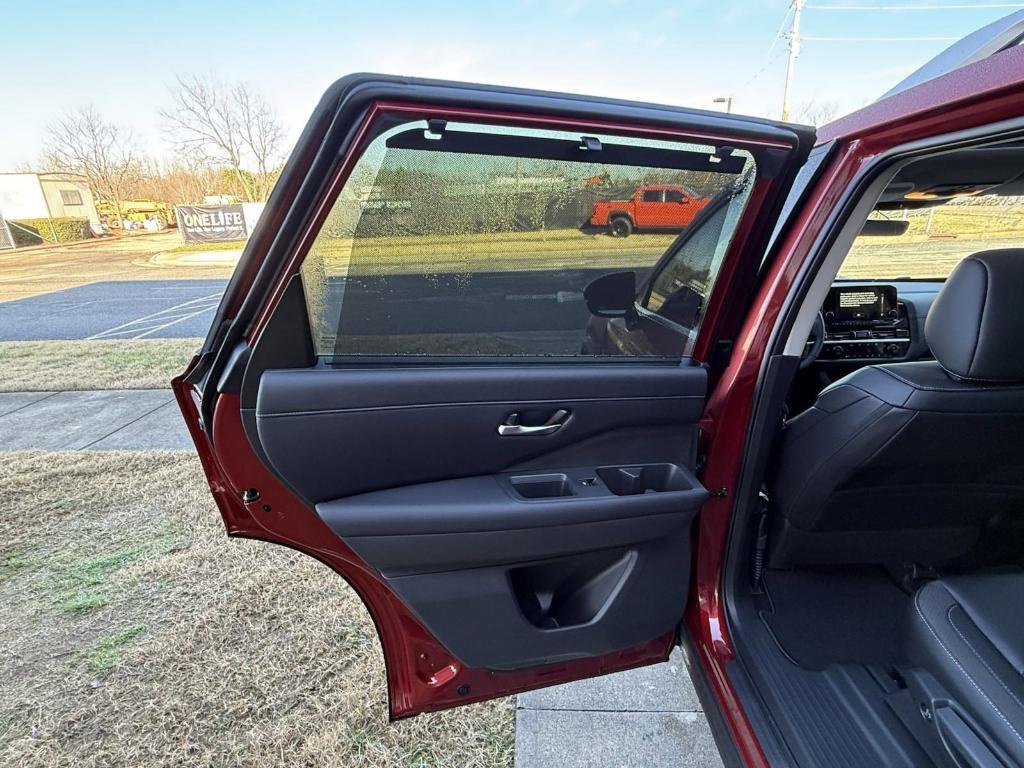 new 2025 Nissan Pathfinder car, priced at $45,275