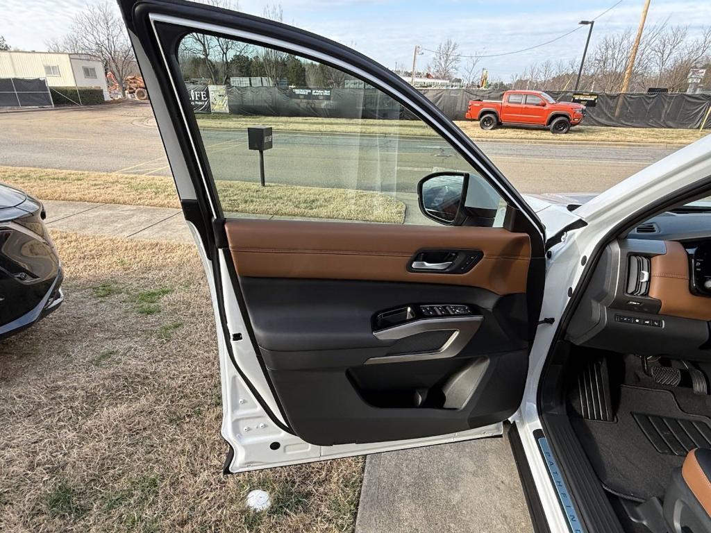 new 2025 Nissan Pathfinder car, priced at $49,190