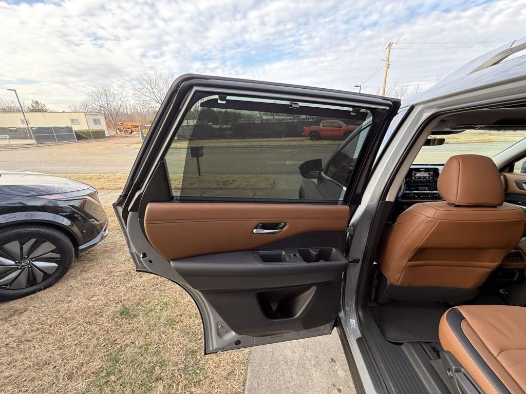 new 2025 Nissan Pathfinder car, priced at $51,740