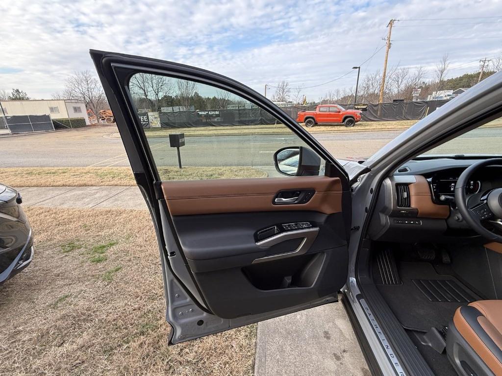 new 2025 Nissan Pathfinder car, priced at $51,740