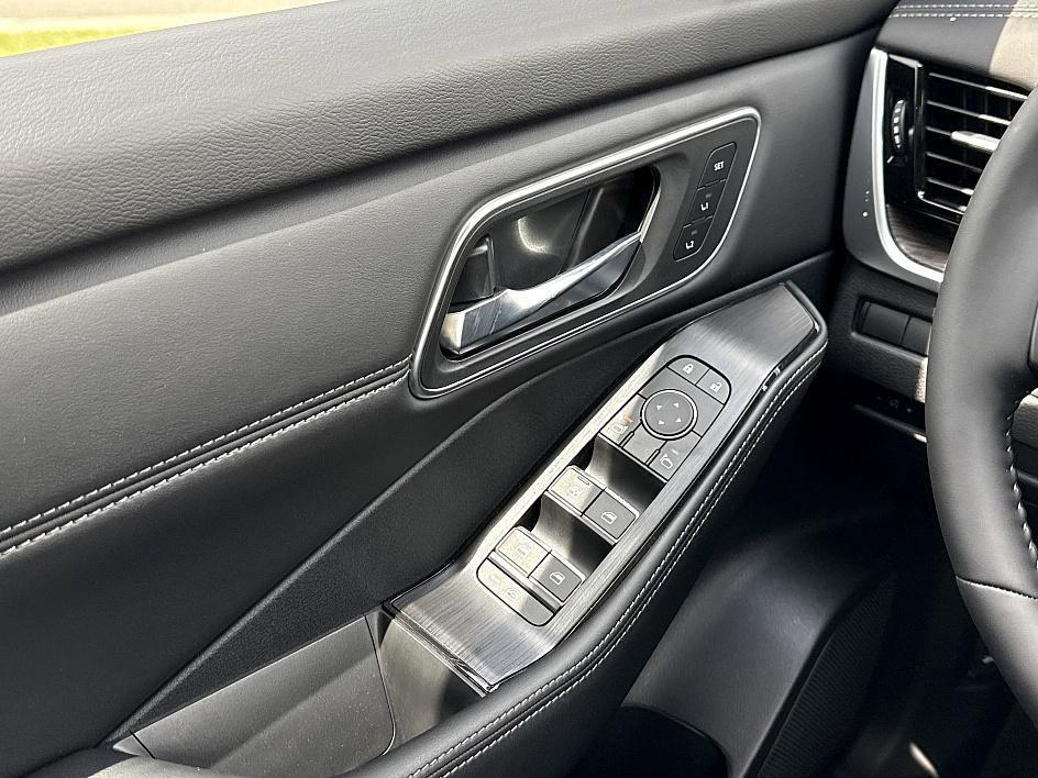 new 2025 Nissan Rogue car, priced at $40,305