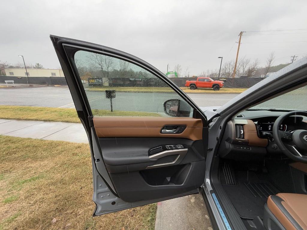 new 2025 Nissan Pathfinder car, priced at $52,940