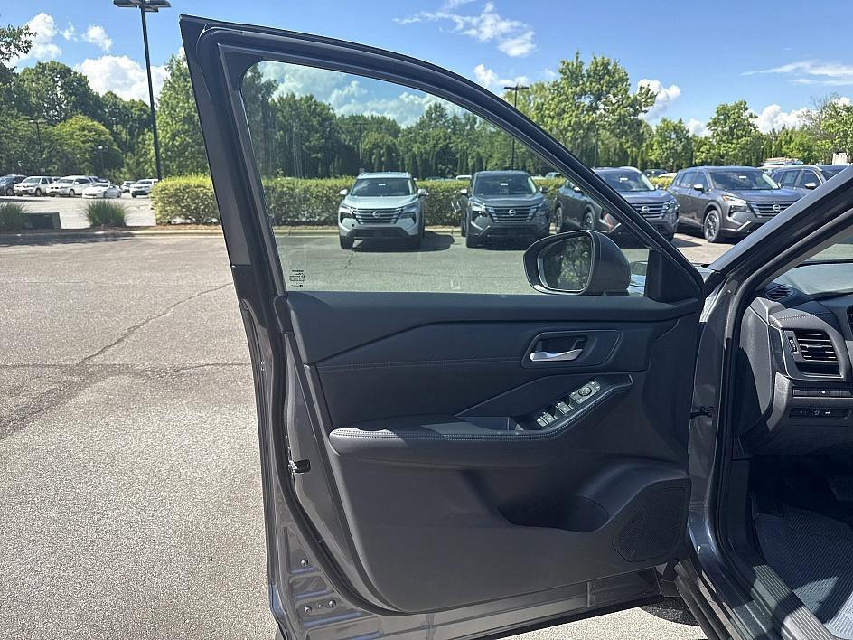 new 2025 Nissan Rogue car, priced at $32,256