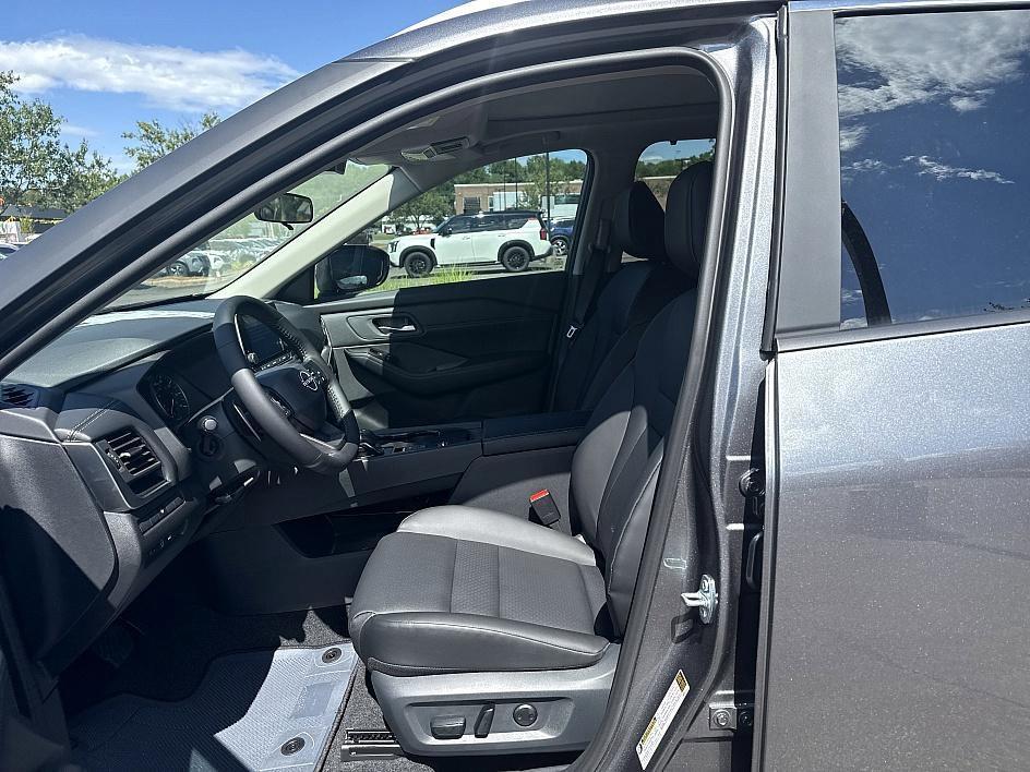 new 2025 Nissan Rogue car, priced at $32,256