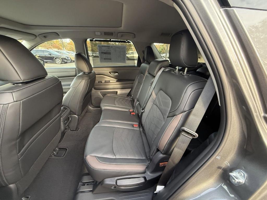 new 2025 Nissan Pathfinder car, priced at $51,610