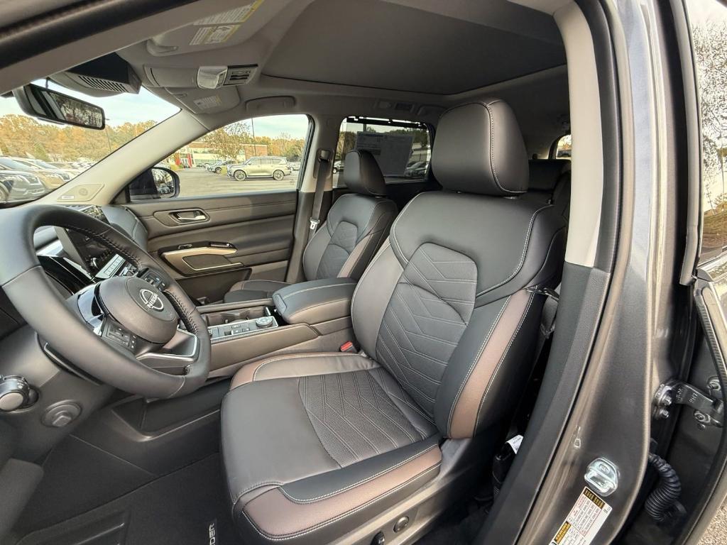 new 2025 Nissan Pathfinder car, priced at $51,610