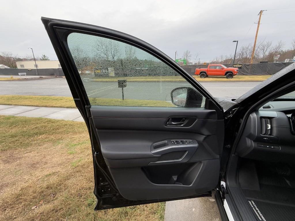 new 2025 Nissan Pathfinder car, priced at $43,400