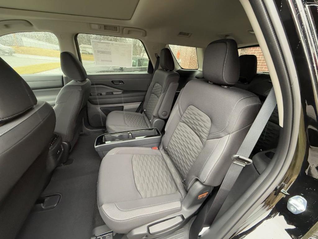 new 2025 Nissan Pathfinder car, priced at $40,660