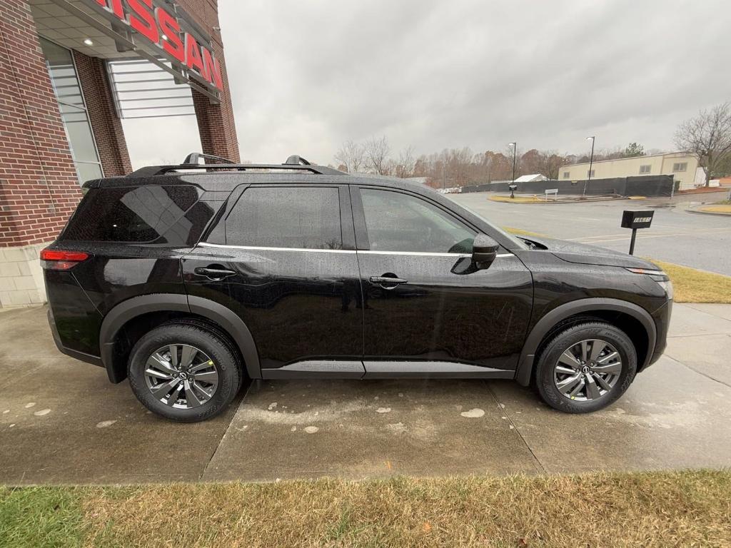 new 2025 Nissan Pathfinder car, priced at $40,660