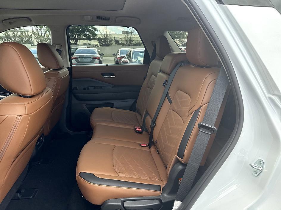 new 2025 Nissan Pathfinder car, priced at $48,209
