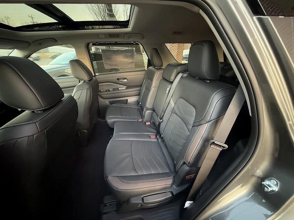 new 2025 Nissan Pathfinder car, priced at $47,515