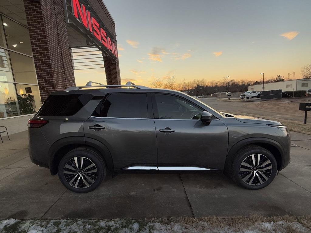 new 2025 Nissan Pathfinder car, priced at $48,765