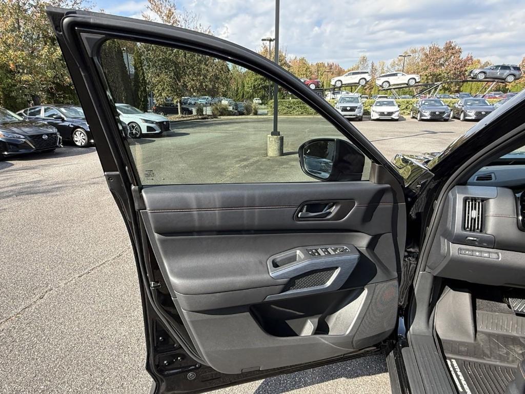 new 2025 Nissan Pathfinder car, priced at $43,400