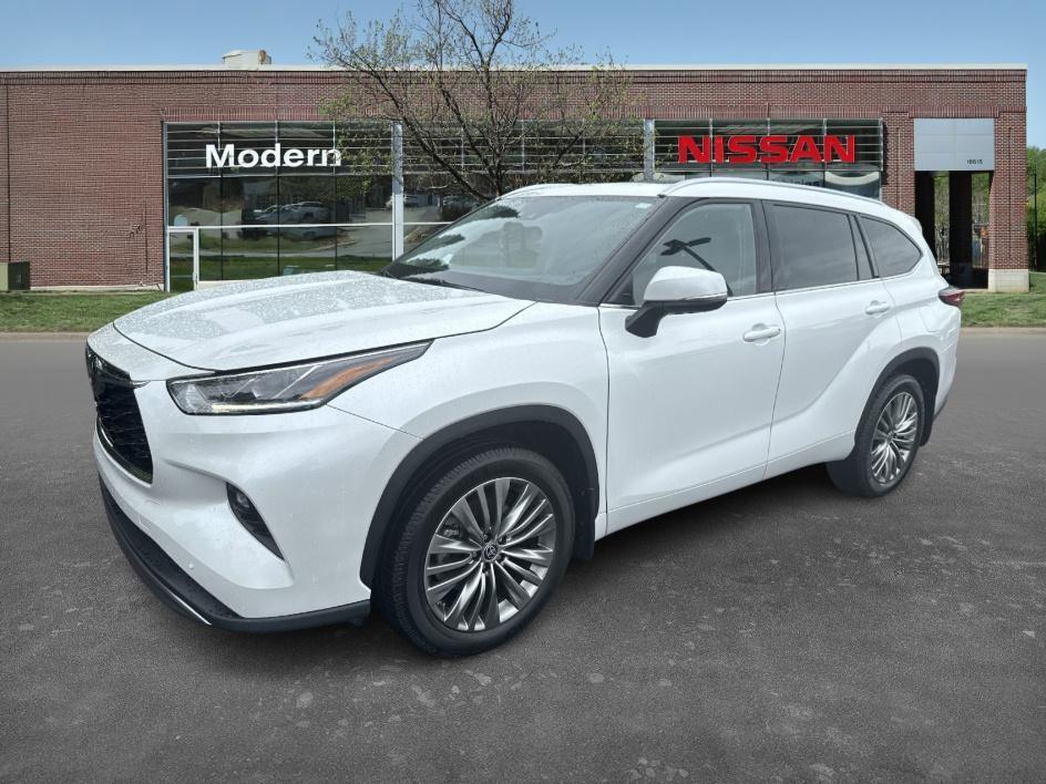 used 2022 Toyota Highlander car, priced at $41,822
