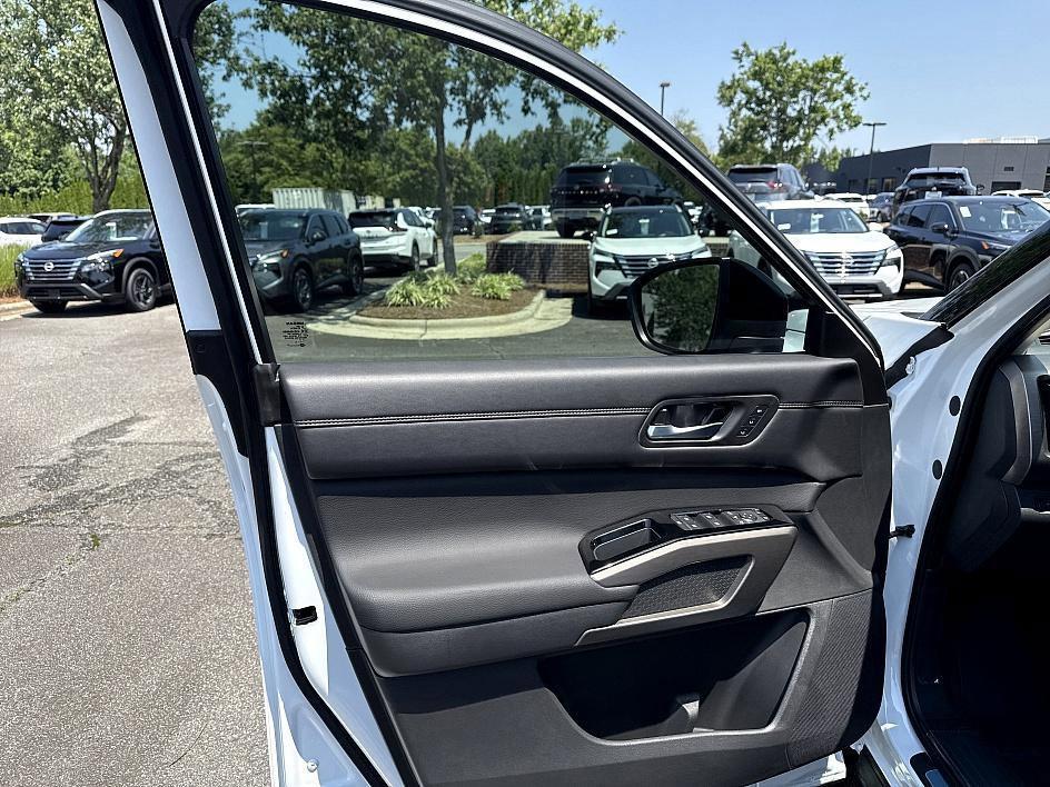 new 2025 Nissan Pathfinder car, priced at $51,202