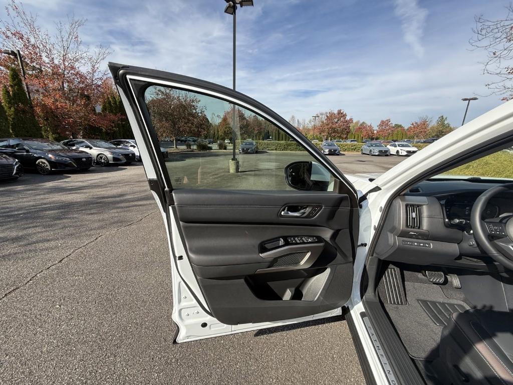 new 2025 Nissan Pathfinder car, priced at $48,240